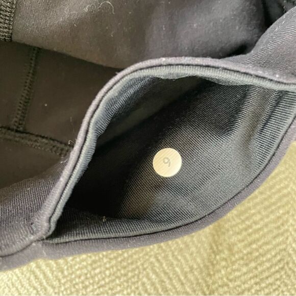 Lululemon Wunder Under Crop Black Leggings 6 22.5” Inseam - Picture 3 of 4